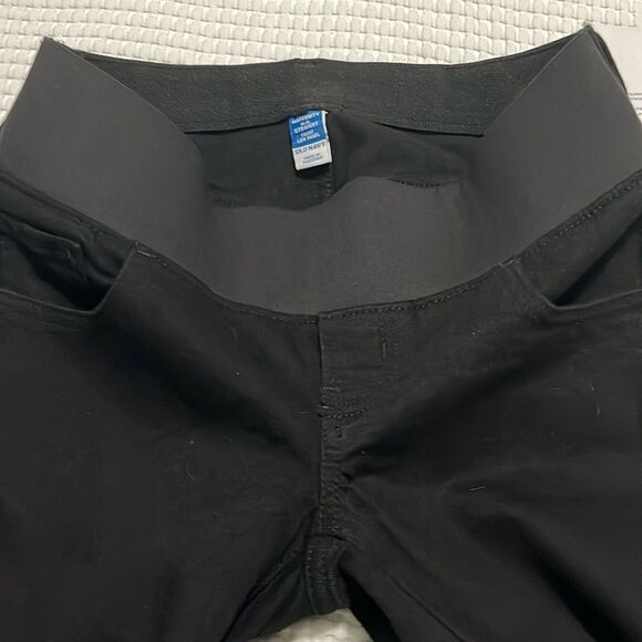 NWT- Old Navy Maternity - 2 short. OG Straight - Picture 6 of 9